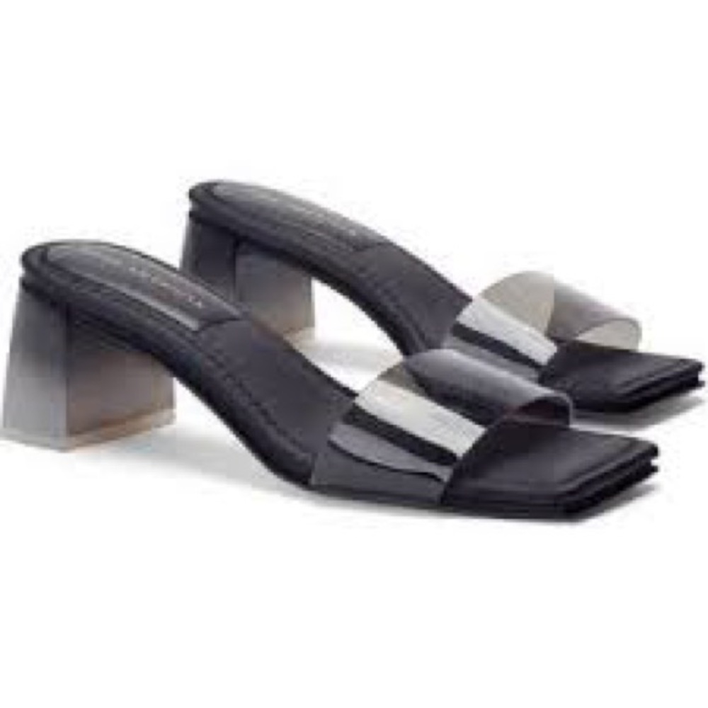 GOOD AMERICAN Platform Strappy Heels.